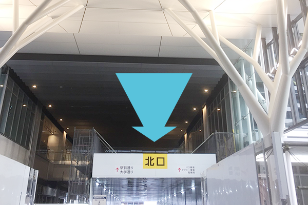 JR鶴見駅東口改札を出ます。